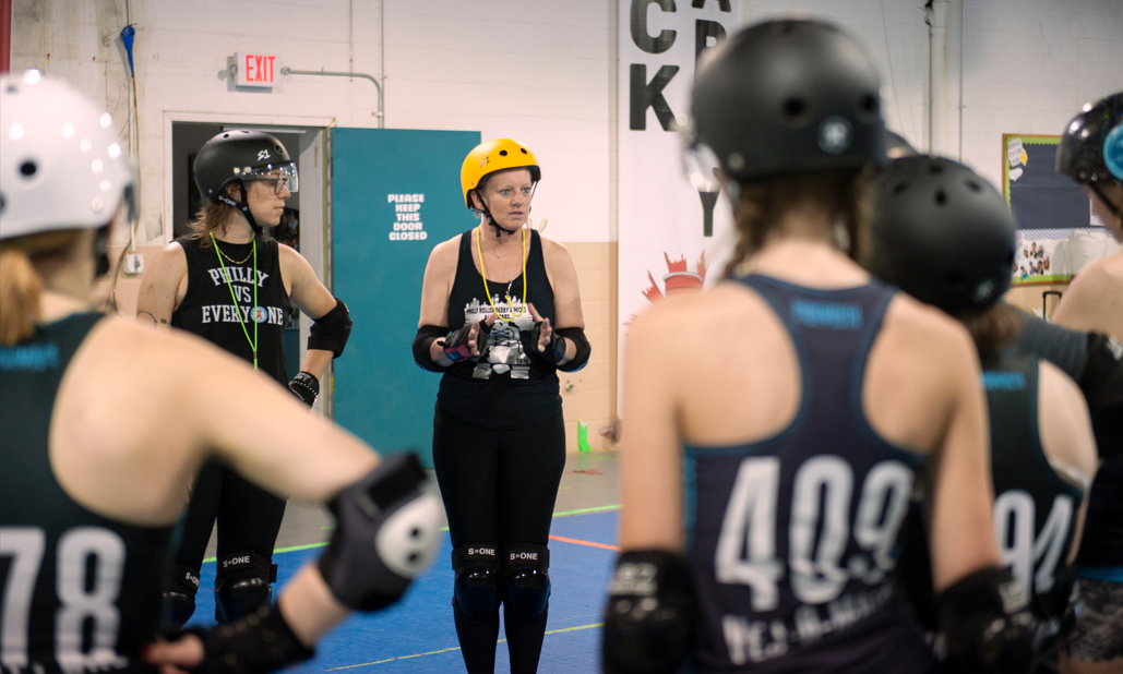 Faith Cortright speaking with the Philly Roller Derby Junior team members at a practice